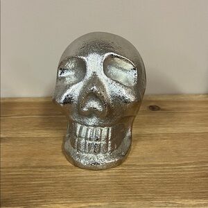 Silver Lustrous Skull Decor
